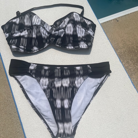 ๐ค๐ค Bandeau, cheeky black and white bikini ๐ค๐ค - Picture 1 of 4